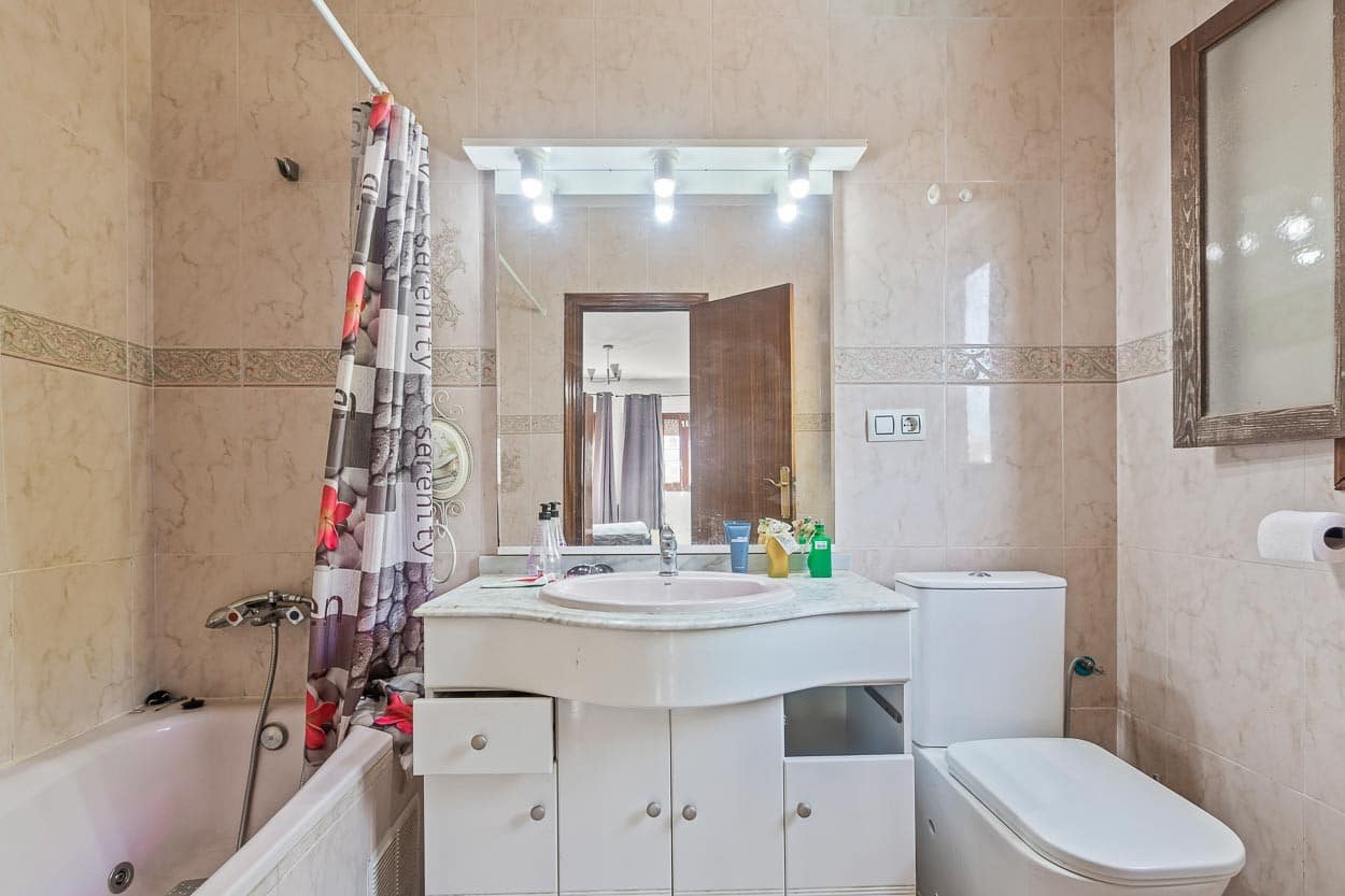 6 quarto Moradia para venda em Villamartin com piscina garagem - 450 000 € (Ref: 9463785)