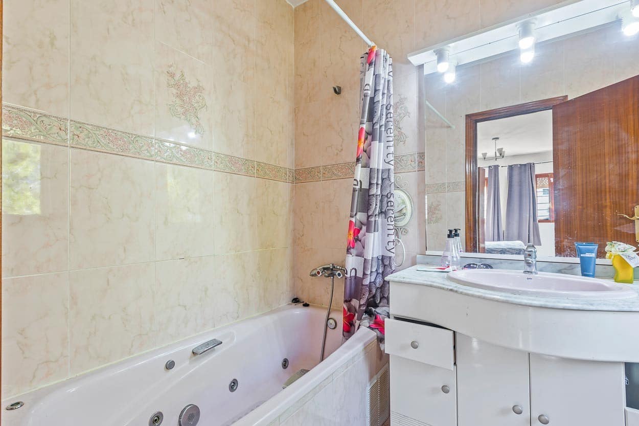 6 quarto Moradia para venda em Villamartin com piscina garagem - 450 000 € (Ref: 9463785)