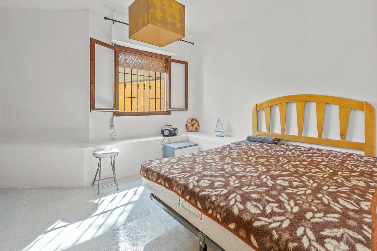 6 quarto Moradia para venda em Villamartin com piscina garagem - 450 000 € (Ref: 9463785)