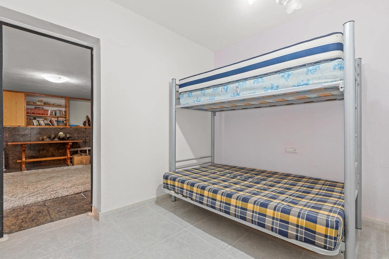 6 quarto Moradia para venda em Villamartin com piscina garagem - 450 000 € (Ref: 9463785)