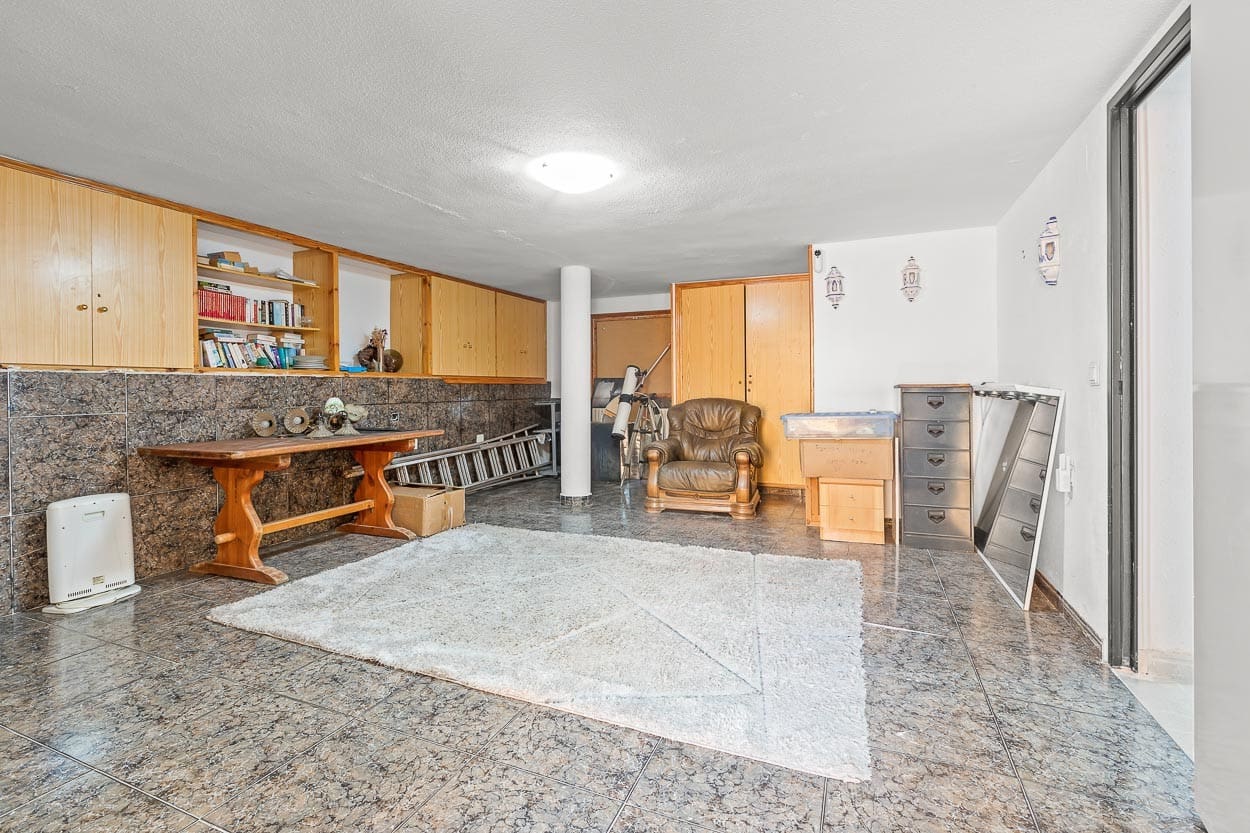 6 quarto Moradia para venda em Villamartin com piscina garagem - 450 000 € (Ref: 9463785)