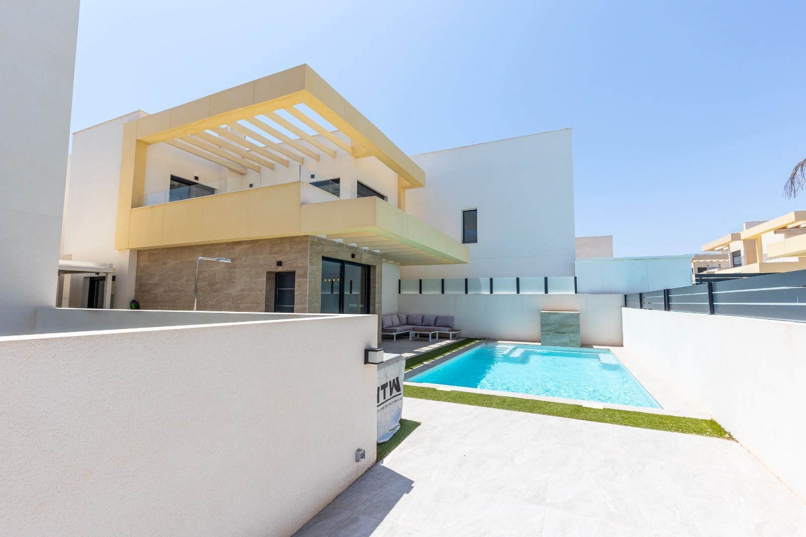 3 slaapkamer Villa te koop in Los Montesinos met zwembad garage - € 399.000 (Ref: 9463789)