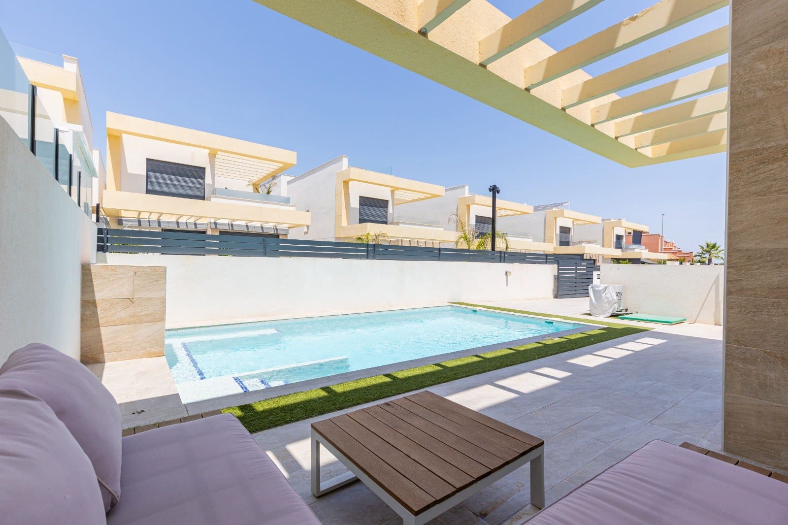 3 slaapkamer Villa te koop in Los Montesinos met zwembad garage - € 399.000 (Ref: 9463789)