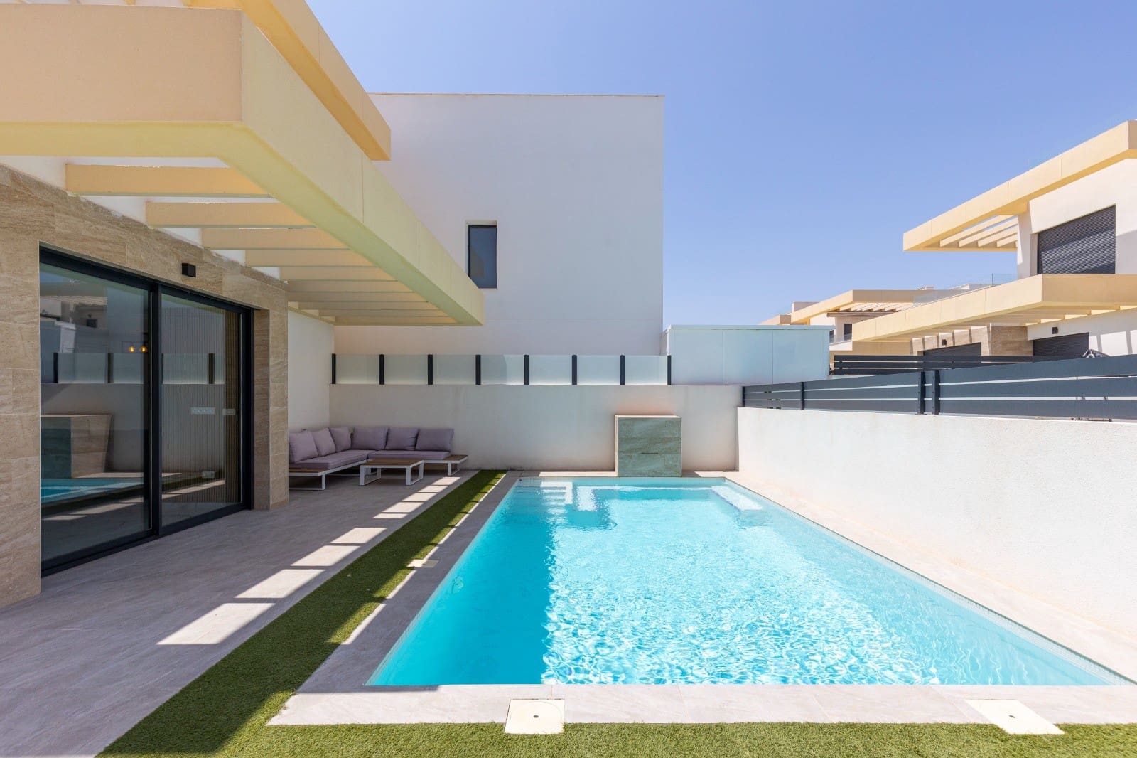 3 slaapkamer Villa te koop in Los Montesinos met zwembad garage - € 399.000 (Ref: 9463789)