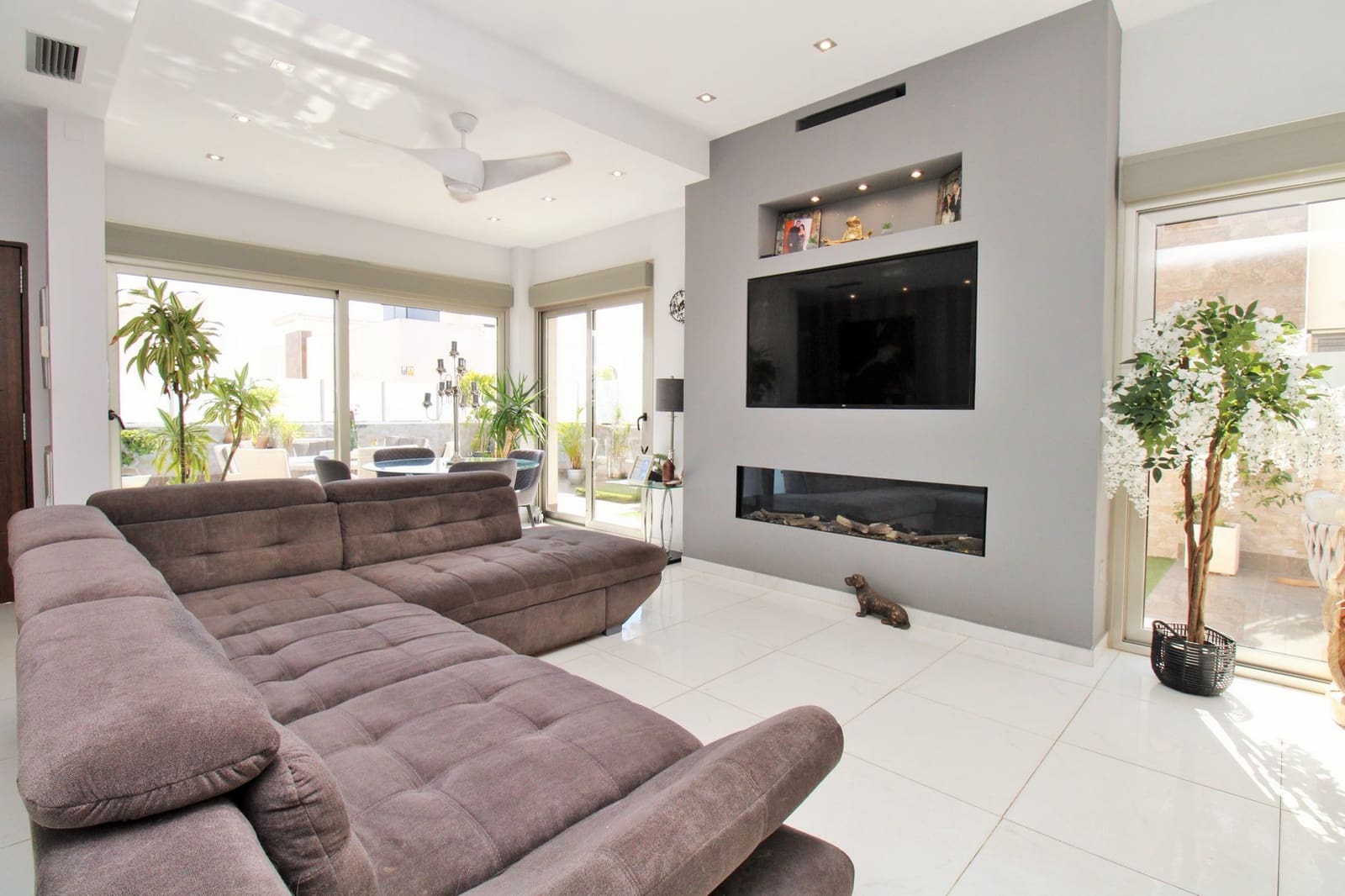 4 soveværelse Villa til salg i Villamartin med swimmingpool - € 477.000 (Ref: 9463790)