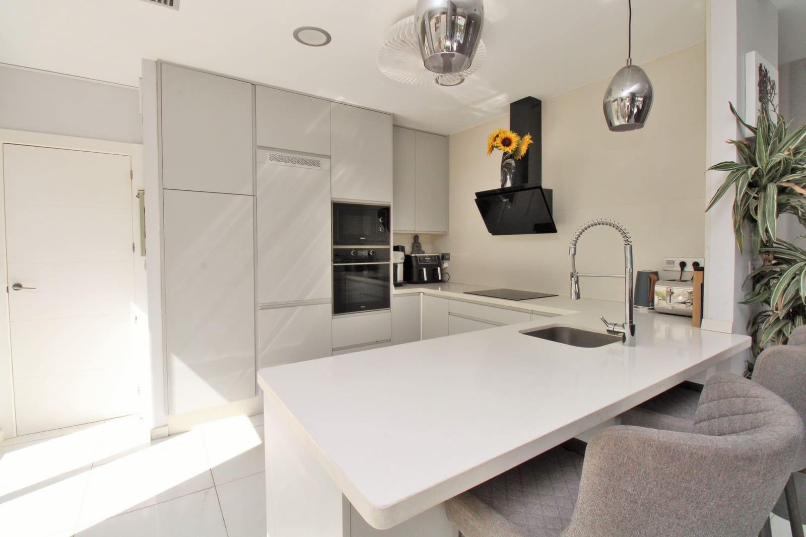 4 soveværelse Villa til salg i Villamartin med swimmingpool - € 477.000 (Ref: 9463790)