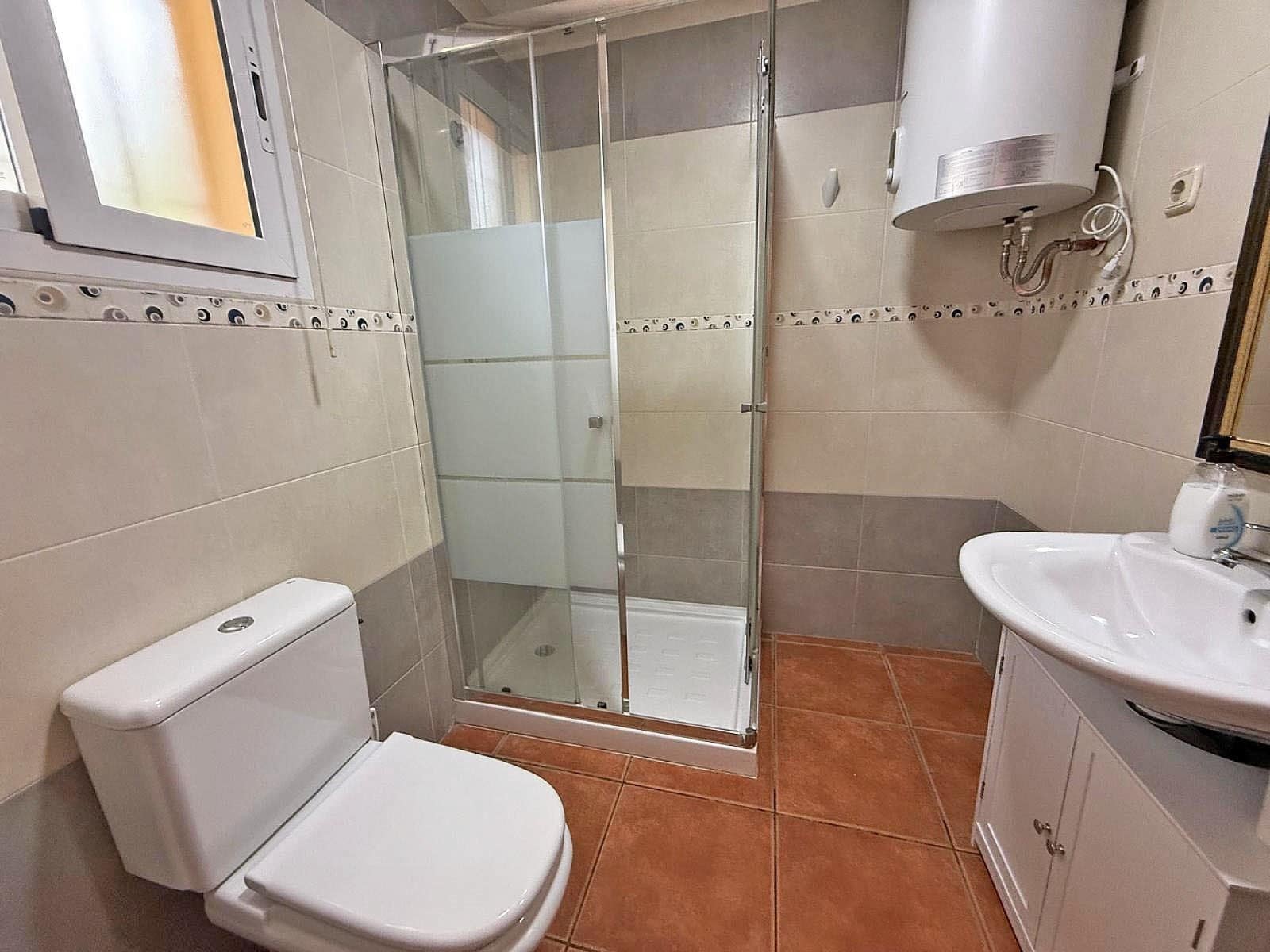 Chalet de 7 habitaciones en Elda en venta con piscina - 399.995 € (Ref: 9463792)