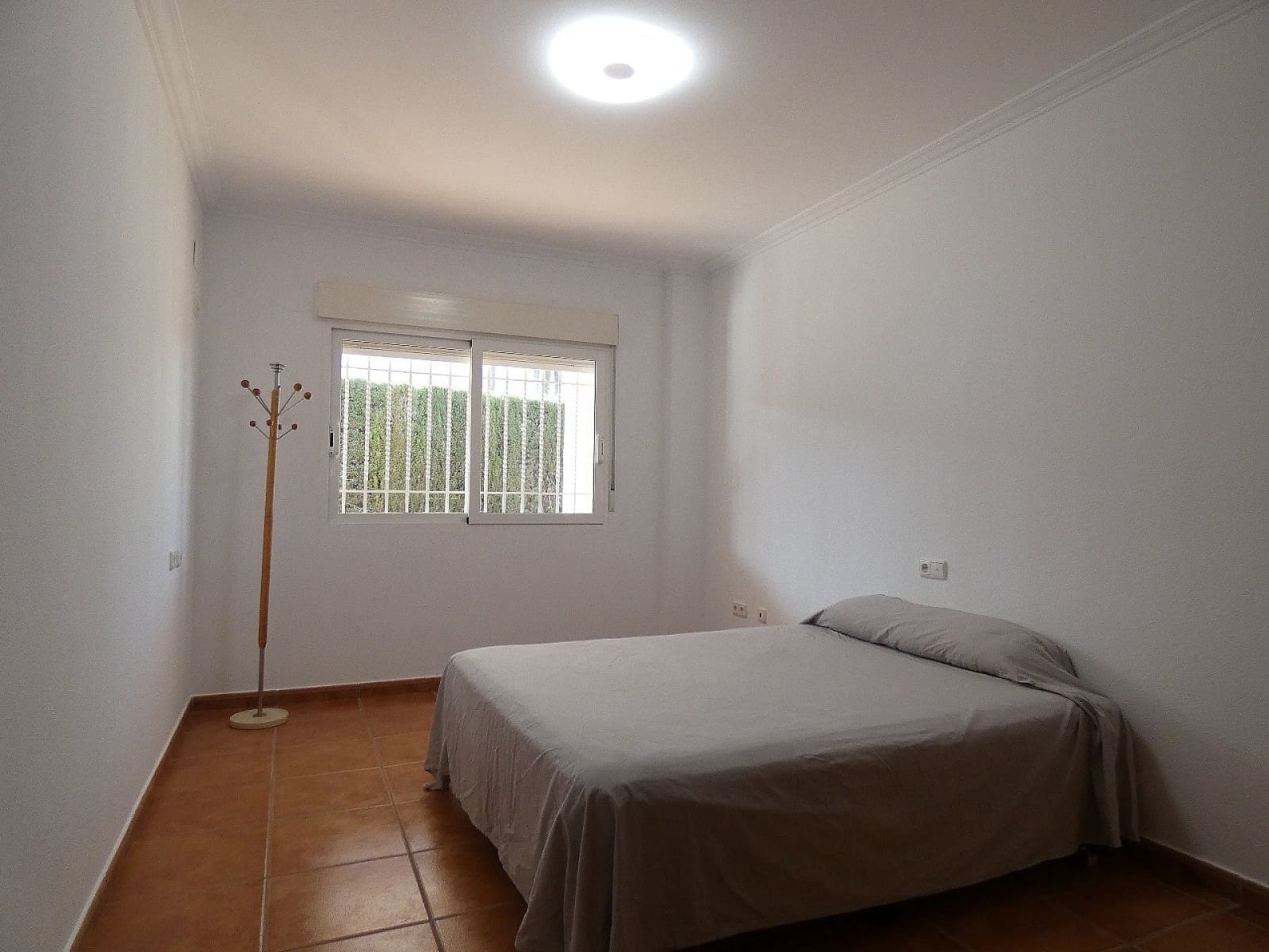 Chalet de 7 habitaciones en Elda en venta con piscina - 399.995 € (Ref: 9463792)