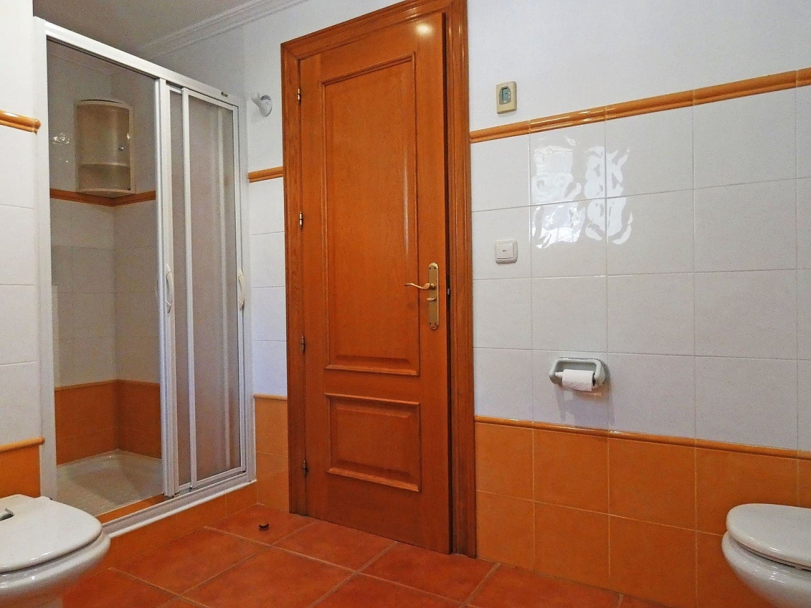 Chalet de 7 habitaciones en Elda en venta con piscina - 399.995 € (Ref: 9463792)