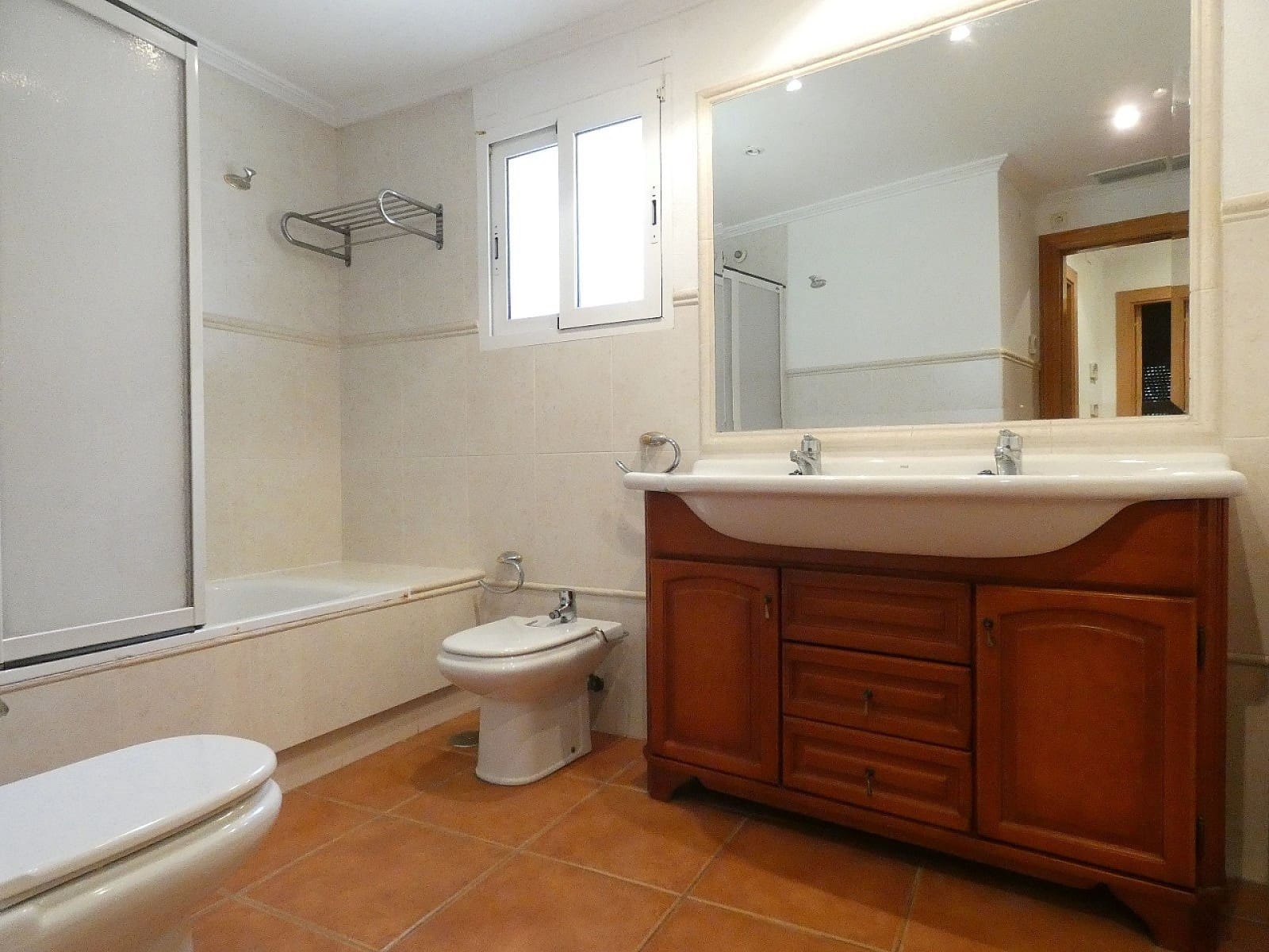 Chalet de 7 habitaciones en Elda en venta con piscina - 399.995 € (Ref: 9463792)