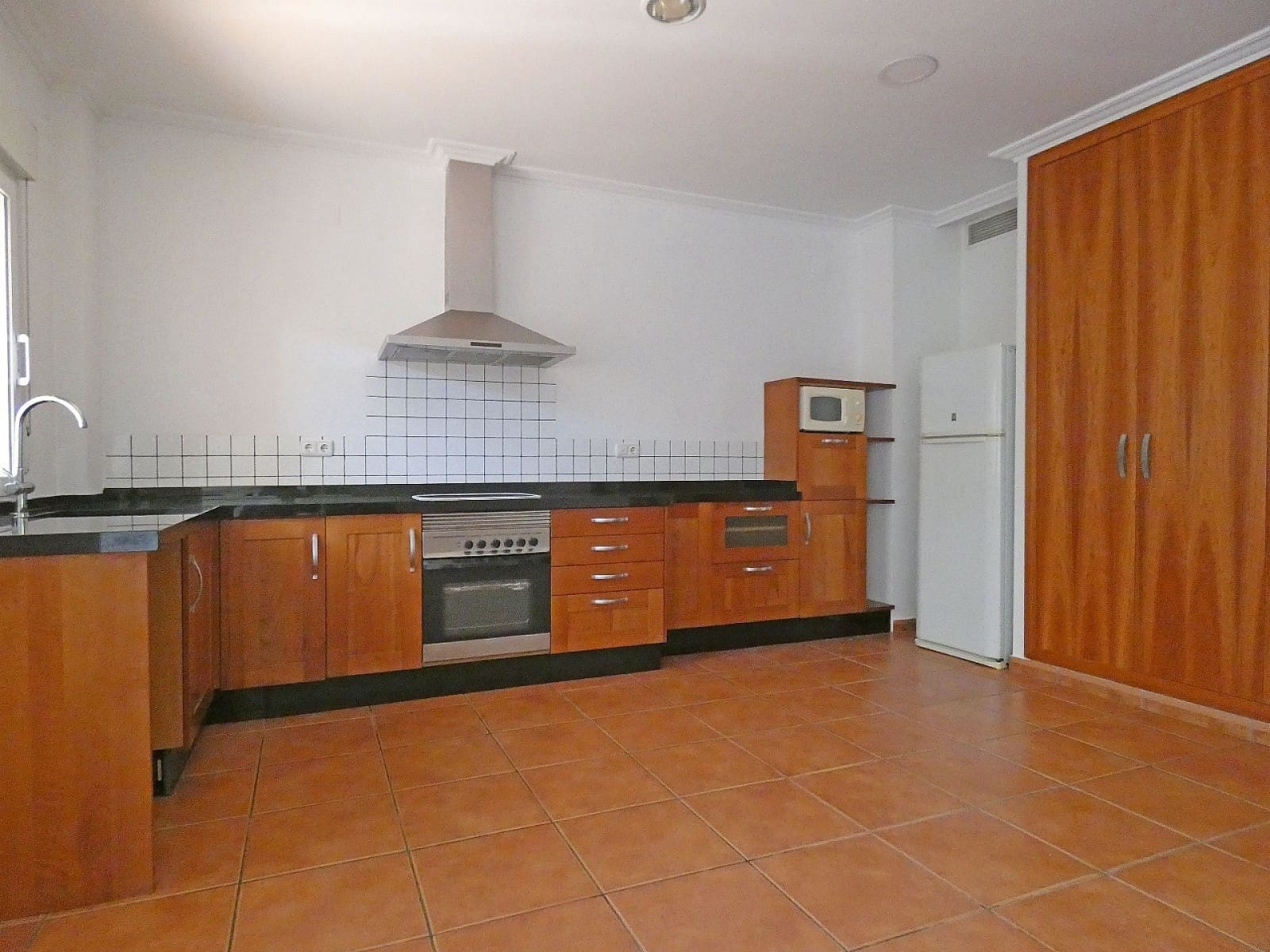 Chalet de 7 habitaciones en Elda en venta con piscina - 399.995 € (Ref: 9463792)