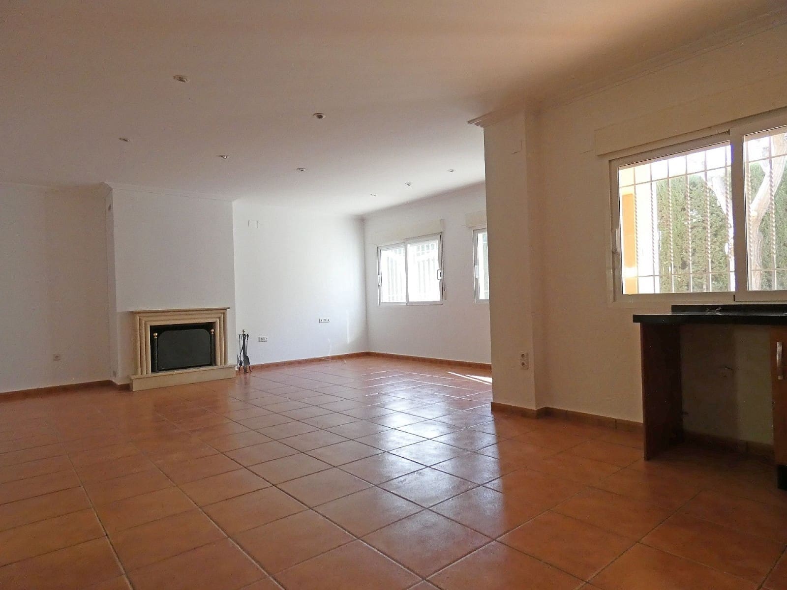 Chalet de 7 habitaciones en Elda en venta con piscina - 399.995 € (Ref: 9463792)