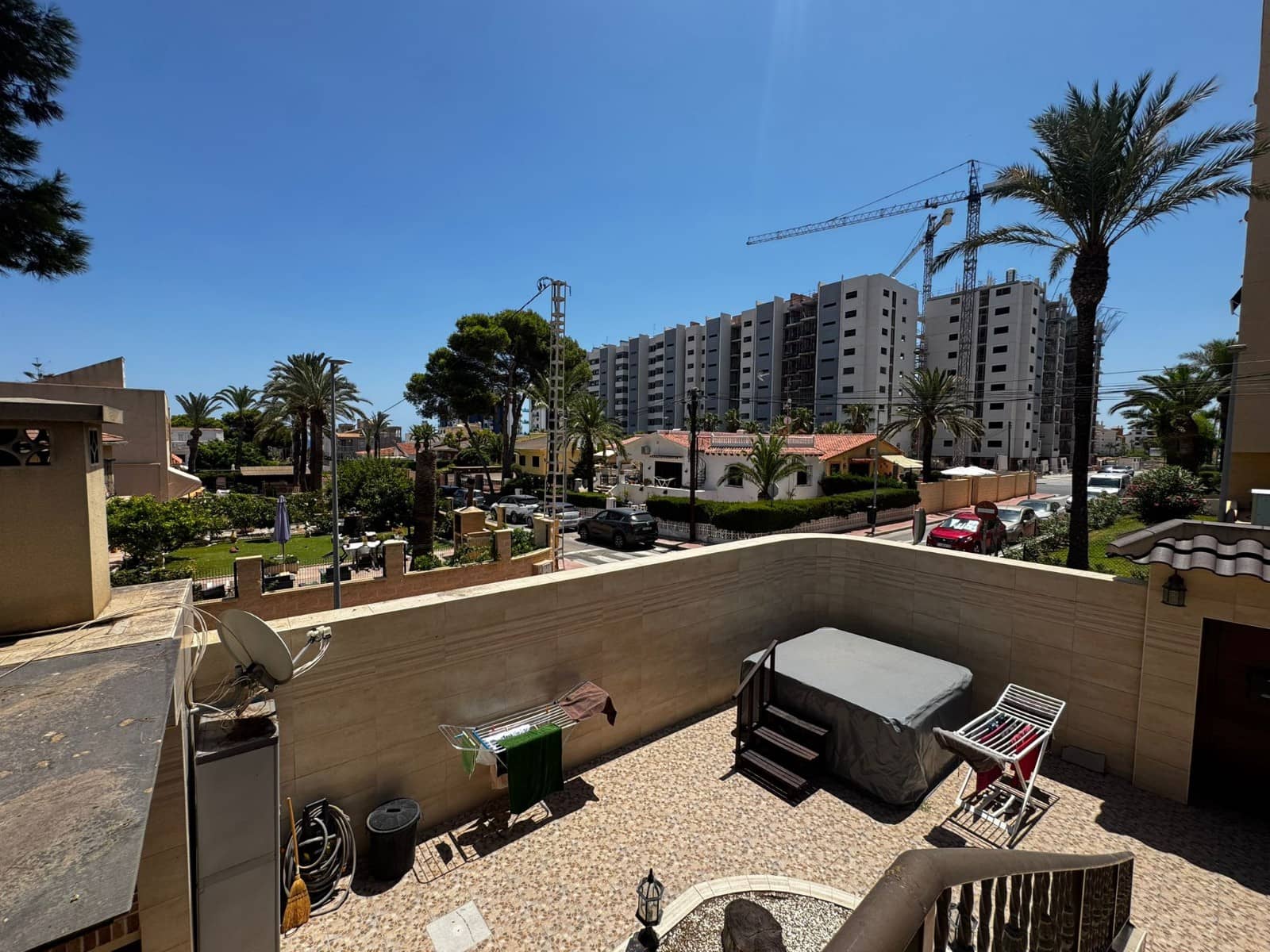 5 bedroom Townhouse for sale in Punta Prima with garage - € 440,000 (Ref: 9463798)