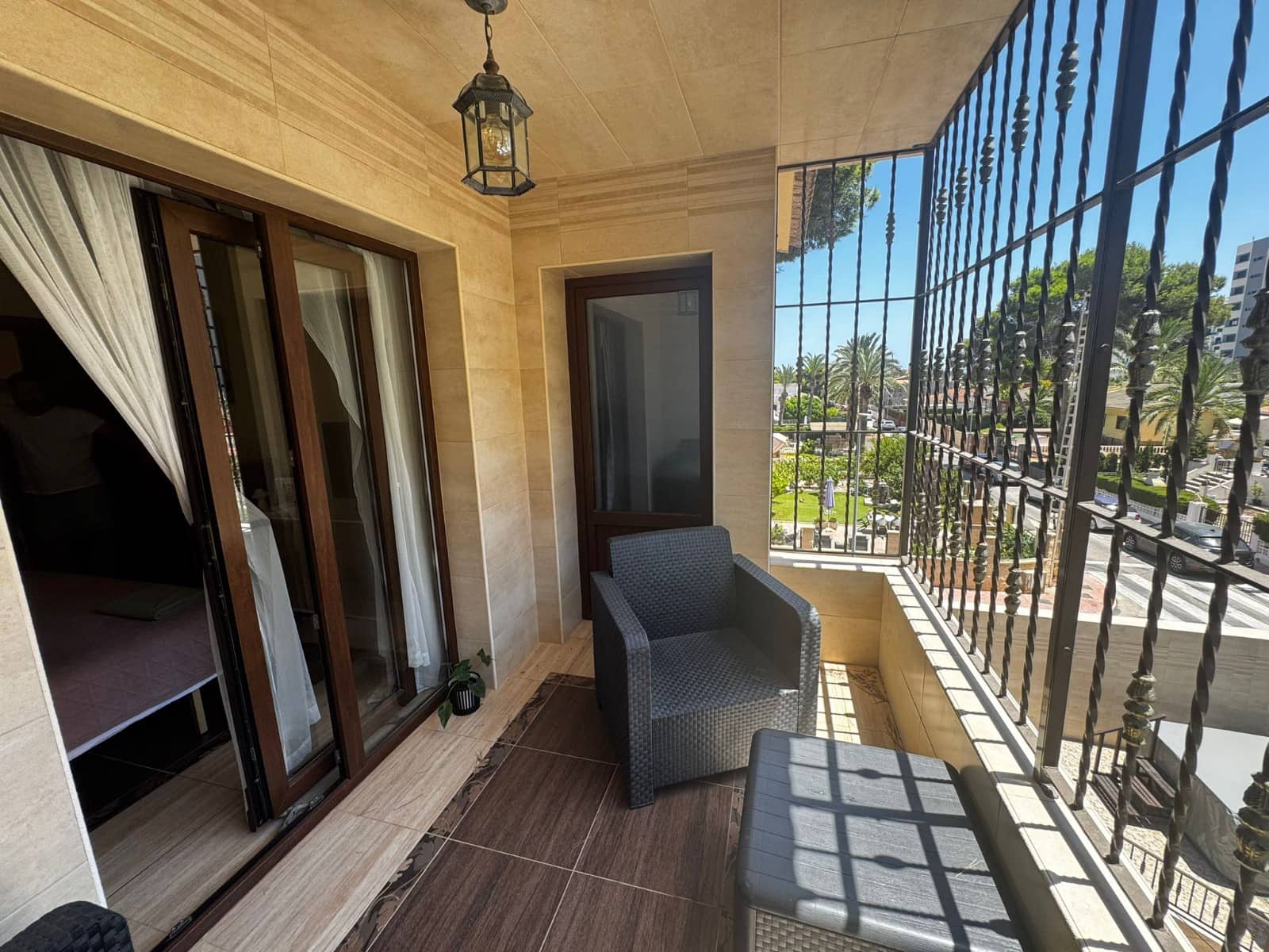 5 bedroom Townhouse for sale in Punta Prima with garage - € 440,000 (Ref: 9463798)