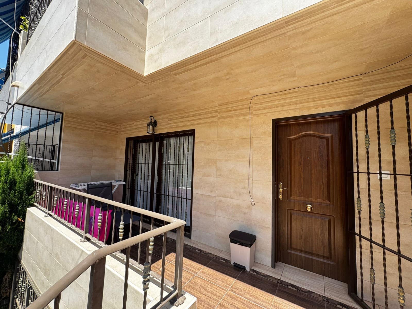 5 bedroom Townhouse for sale in Punta Prima with garage - € 440,000 (Ref: 9463798)