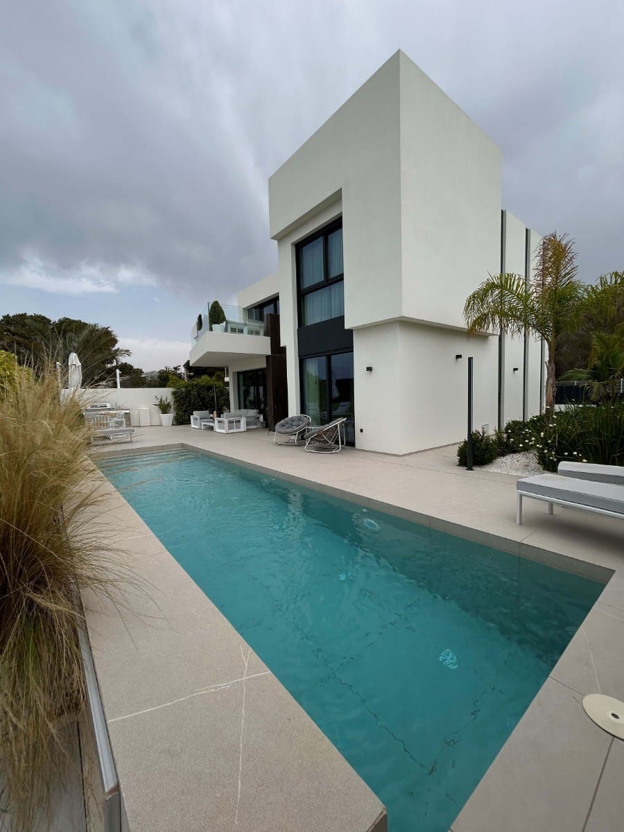 Chalet de 6 habitaciones en La Nucia en venta con piscina - 1.375.000 € (Ref: 9463803)