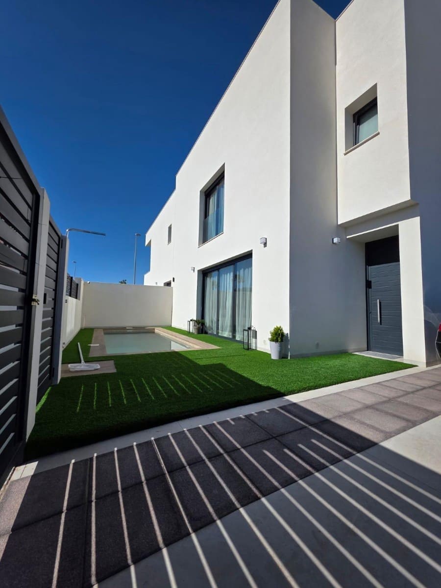 Chalet de 2 habitaciones en Benijófar en venta con piscina garaje - 320.000 € (Ref: 9463816)