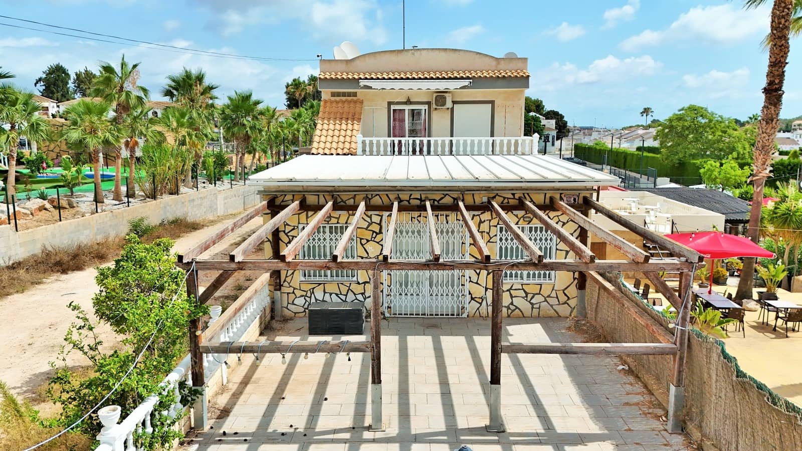 3 bedroom Commercial for sale in Villamartin with pool - € 374,900 (Ref: 9463820)