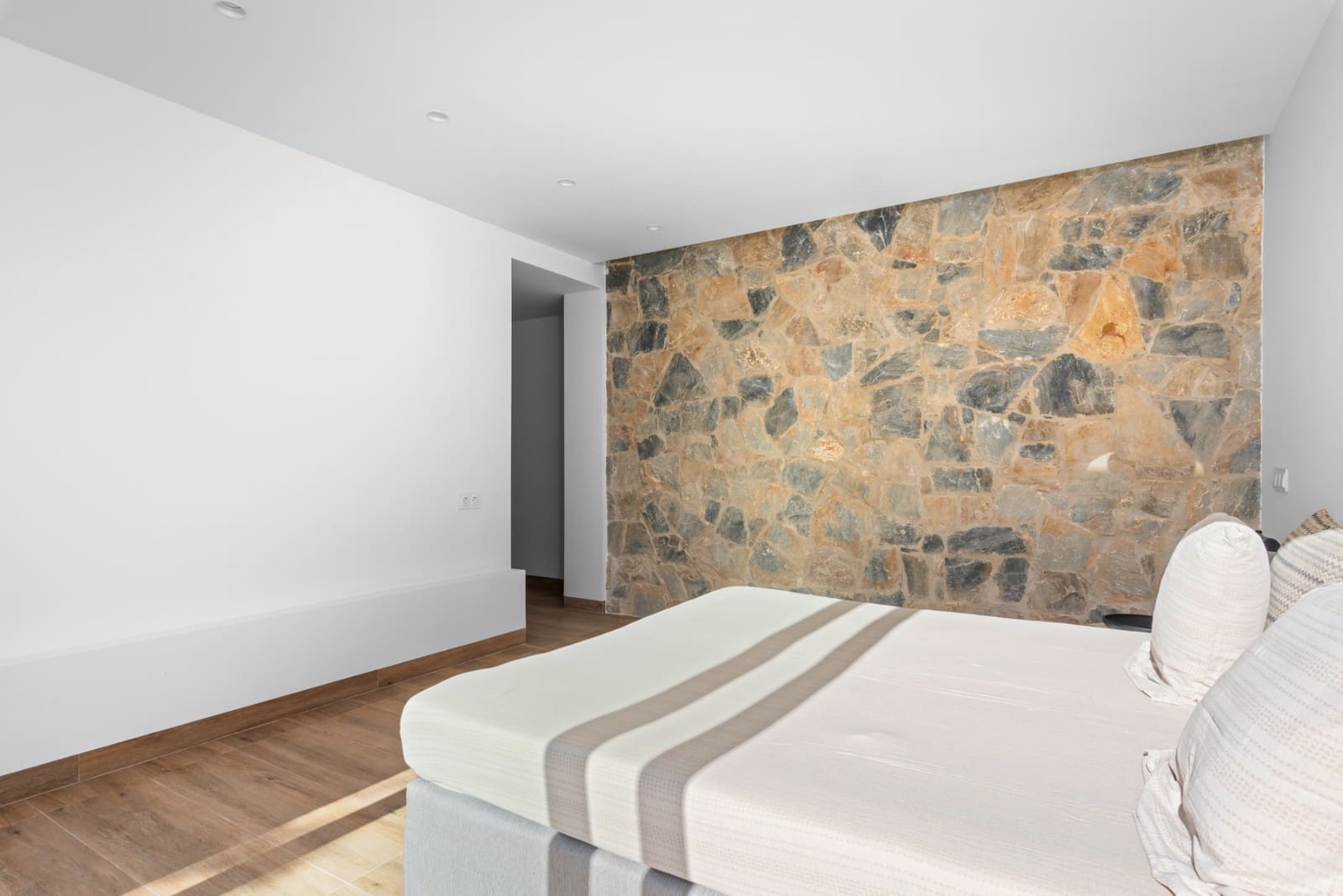 4 quarto Moradia para venda em Las Colinas Golf com piscina - 900 000 € (Ref: 9463824)