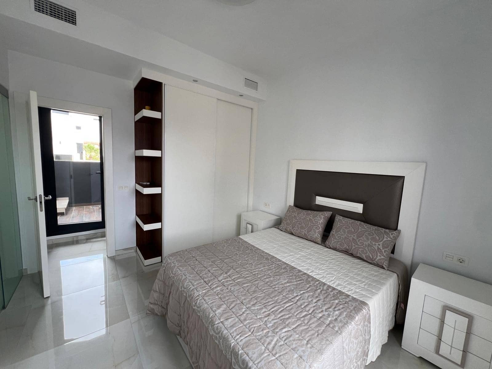 3 sypialnia Willa na sprzedaż w Orihuela Costa z basenem garażem - 499 000 € (Ref: 9463826)