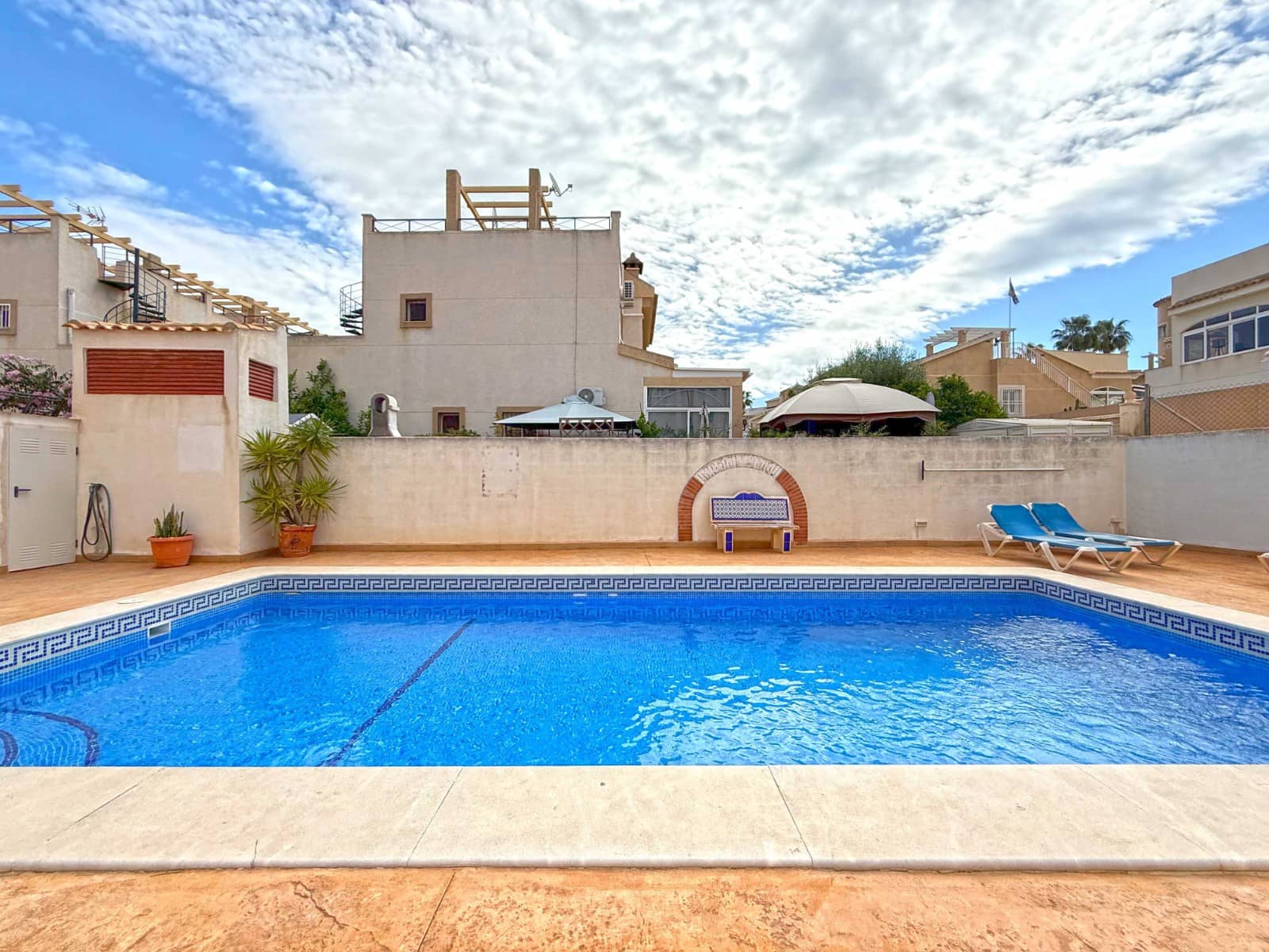 3 bedroom Villa for sale in Los Altos with pool garage - € 184,900 (Ref: 9463829)