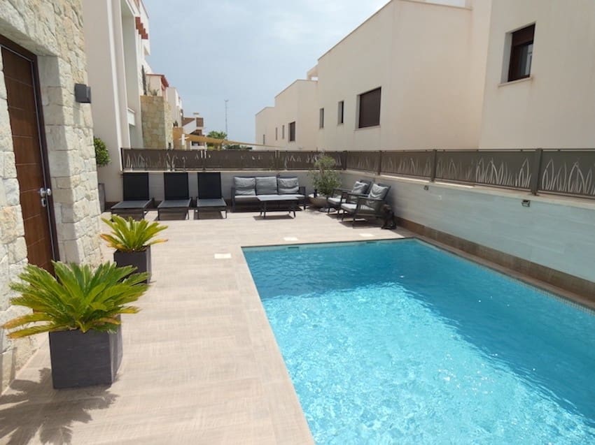 3 chambre Villa/Maison à vendre à Ciudad Quesada avec piscine garage - 399 999 € (Ref: 9463830)