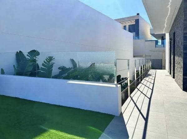 3 slaapkamer Villa te koop in Ciudad Quesada met zwembad garage - € 618.000 (Ref: 9463832)
