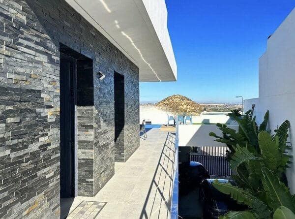 3 slaapkamer Villa te koop in Ciudad Quesada met zwembad garage - € 618.000 (Ref: 9463832)