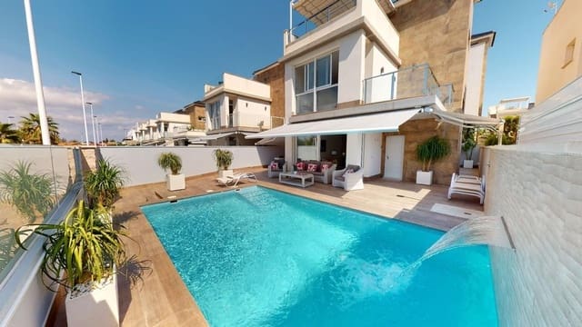 Chalet de 4 habitaciones en El Molino, Torrevieja en venta con piscina - 599.950 € (Ref: 9463833)