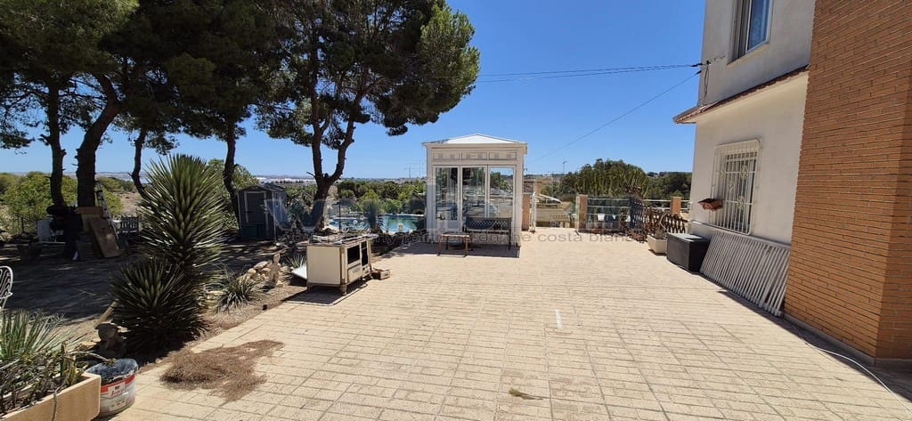 8 Zimmer Villa zu verkaufen in Los Balcones mit Pool Garage - 729.950 € (Ref: 9463841)