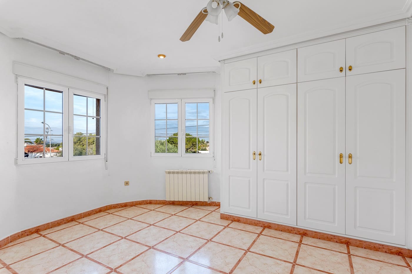 4 soveværelse Villa til salg i Torrevieja med swimmingpool garage - € 689.000 (Ref: 9463851)