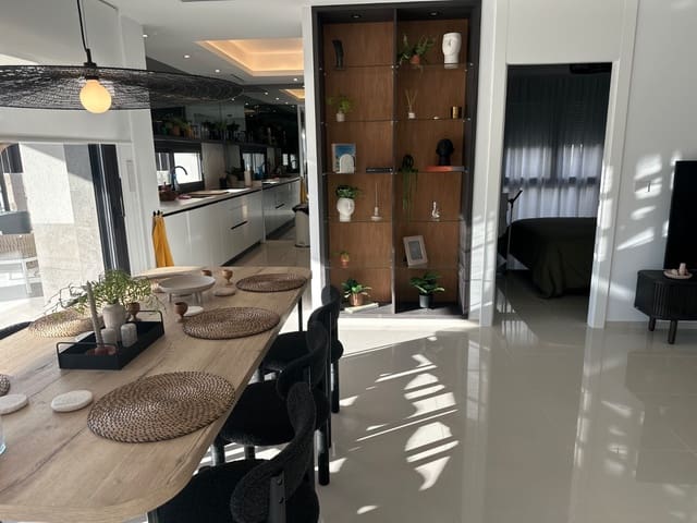 3 soveværelse Villa til salg i Doña Pepa, Rojales med swimmingpool - € 995.000 (Ref: 9463852)