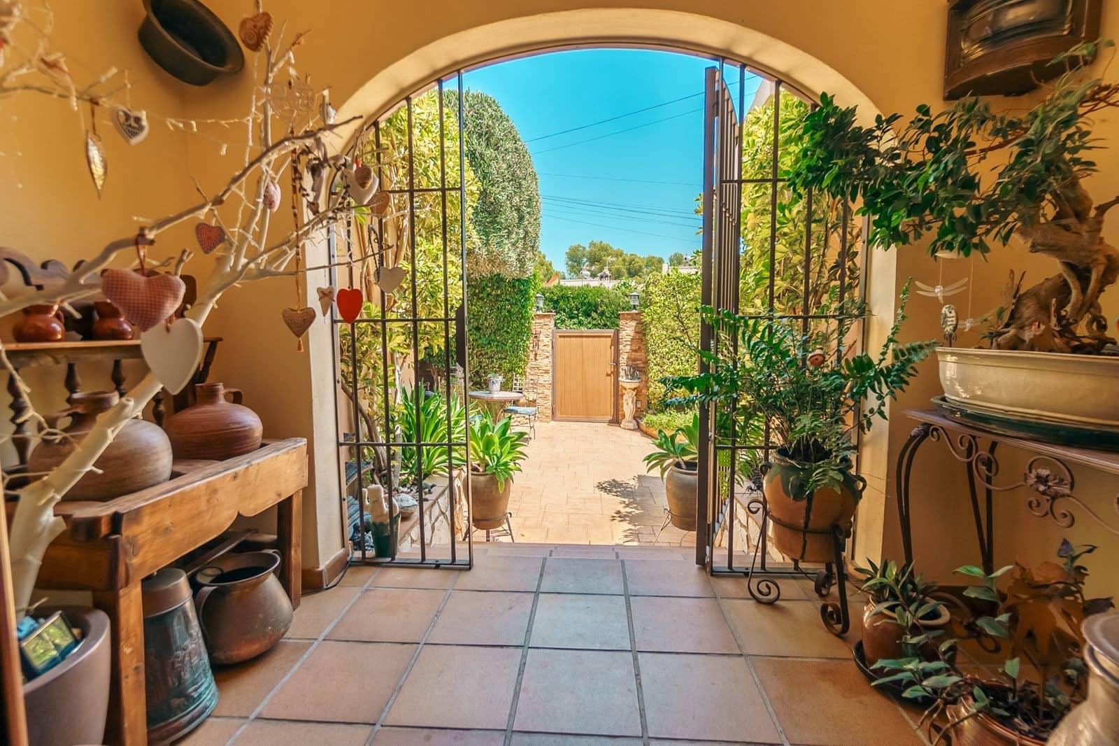 5 bedroom Villa for sale in La Nucia with pool - € 899,000 (Ref: 9463854)