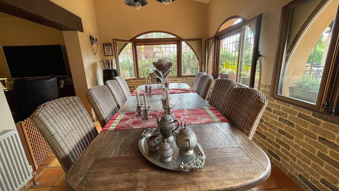 5 bedroom Villa for sale in La Nucia with pool - € 899,000 (Ref: 9463854)