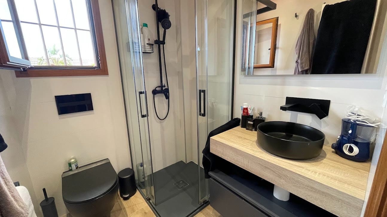 5 bedroom Villa for sale in La Nucia with pool - € 899,000 (Ref: 9463854)