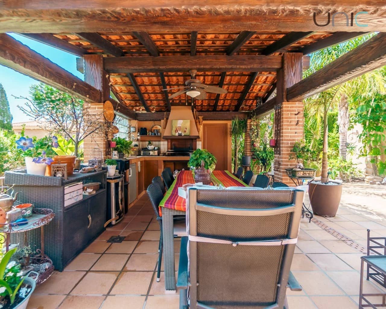 5 bedroom Villa for sale in La Nucia with pool - € 899,000 (Ref: 9463854)