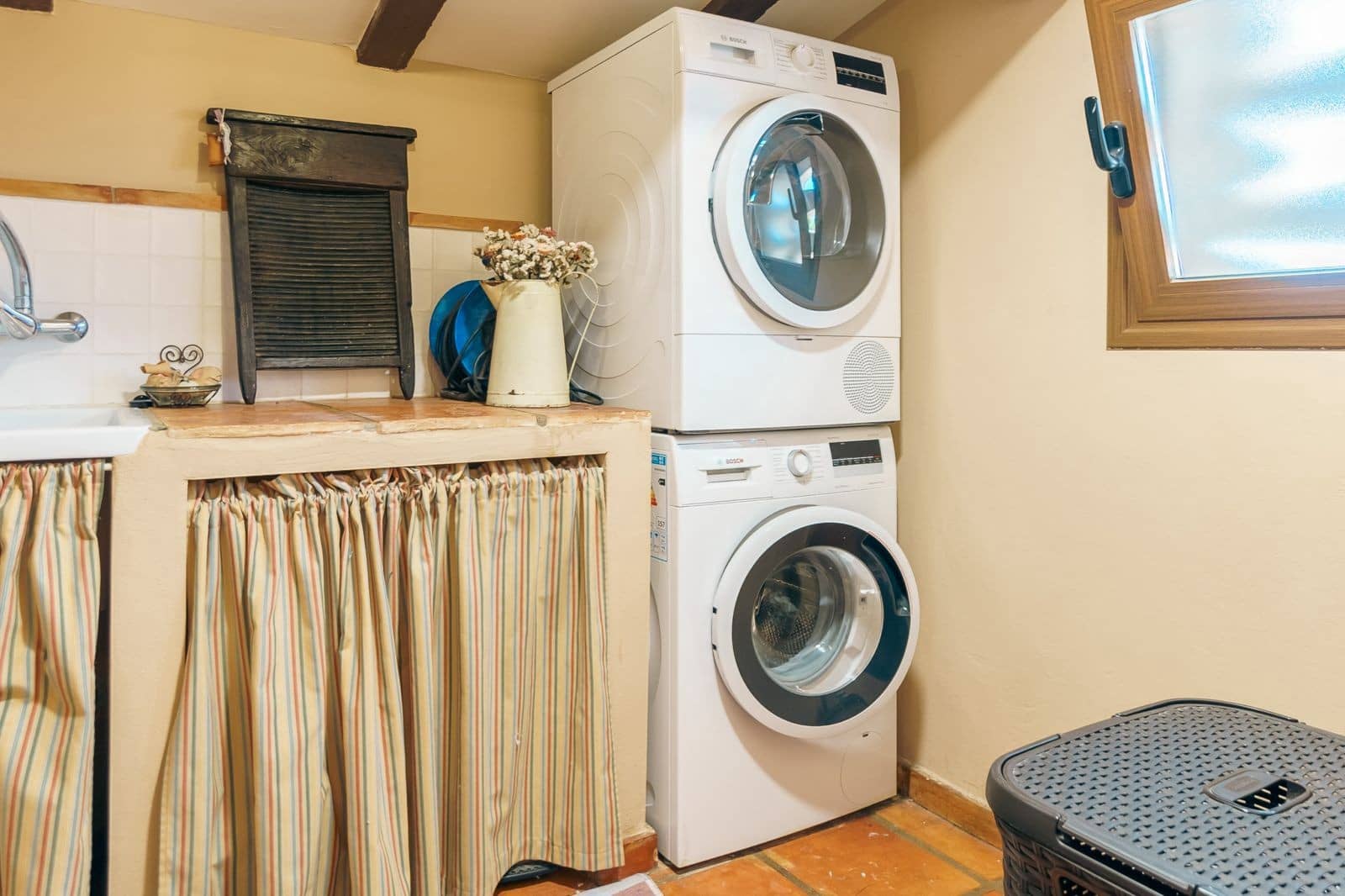 5 bedroom Villa for sale in La Nucia with pool - € 899,000 (Ref: 9463854)