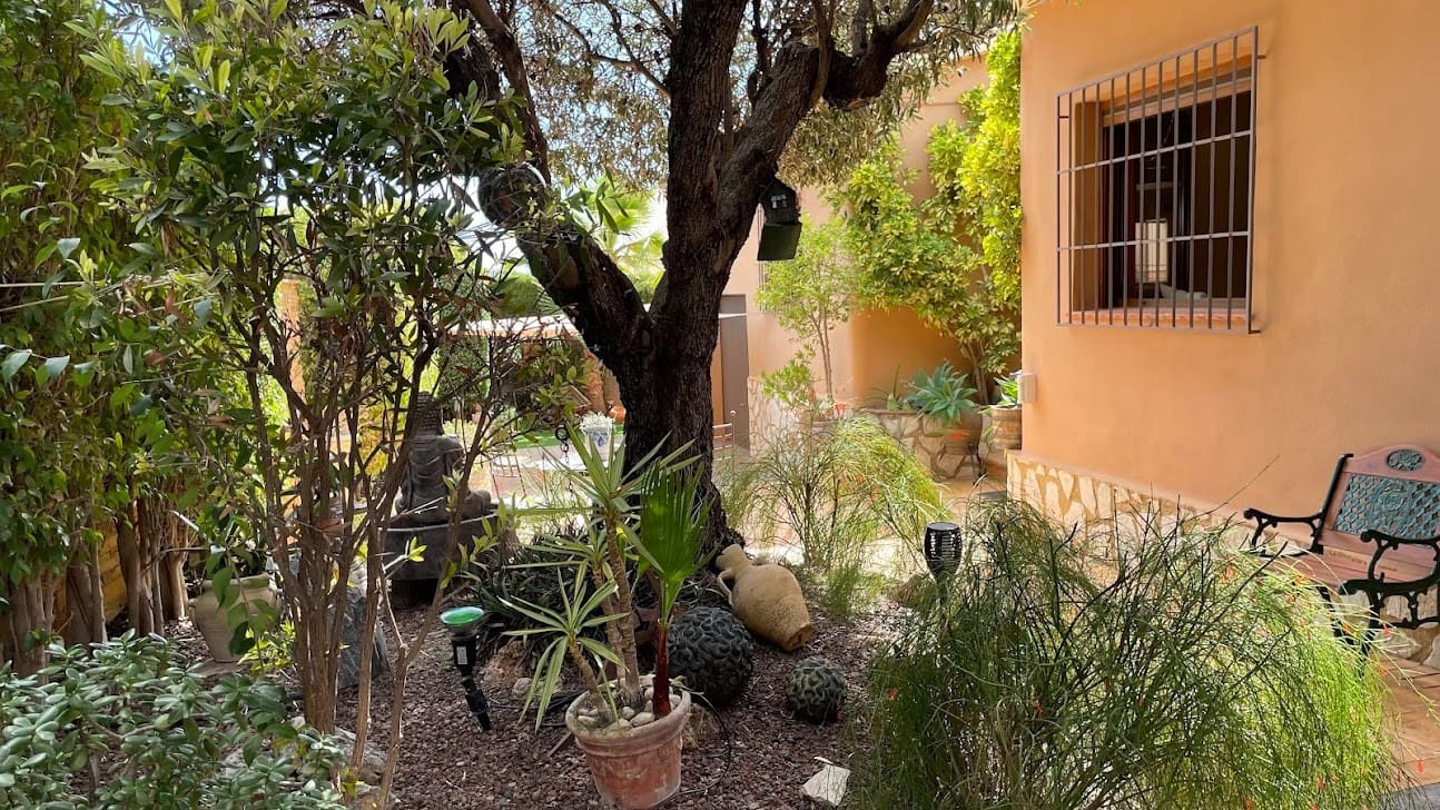 5 bedroom Villa for sale in La Nucia with pool - € 899,000 (Ref: 9463854)