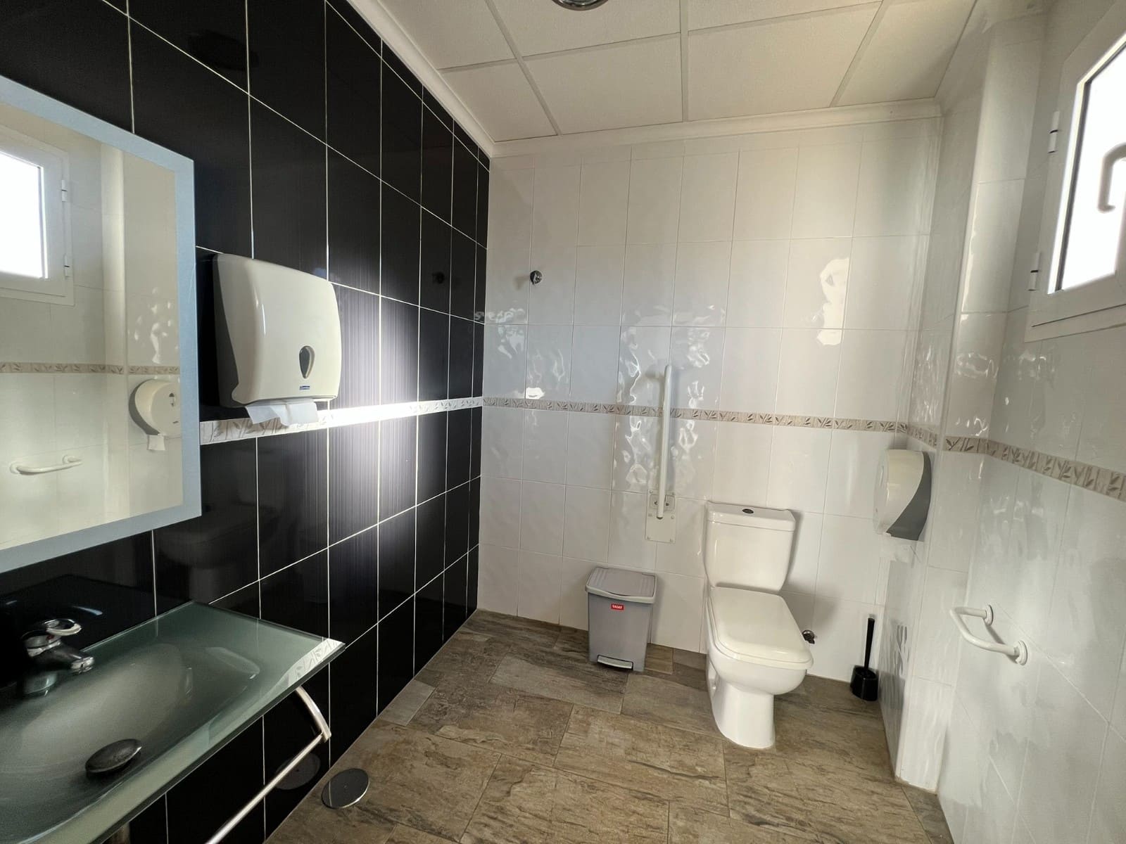 Kaupallinen myytävänä paikassa Pinar de Campoverde - 195 000 € (Ref: 9463855)