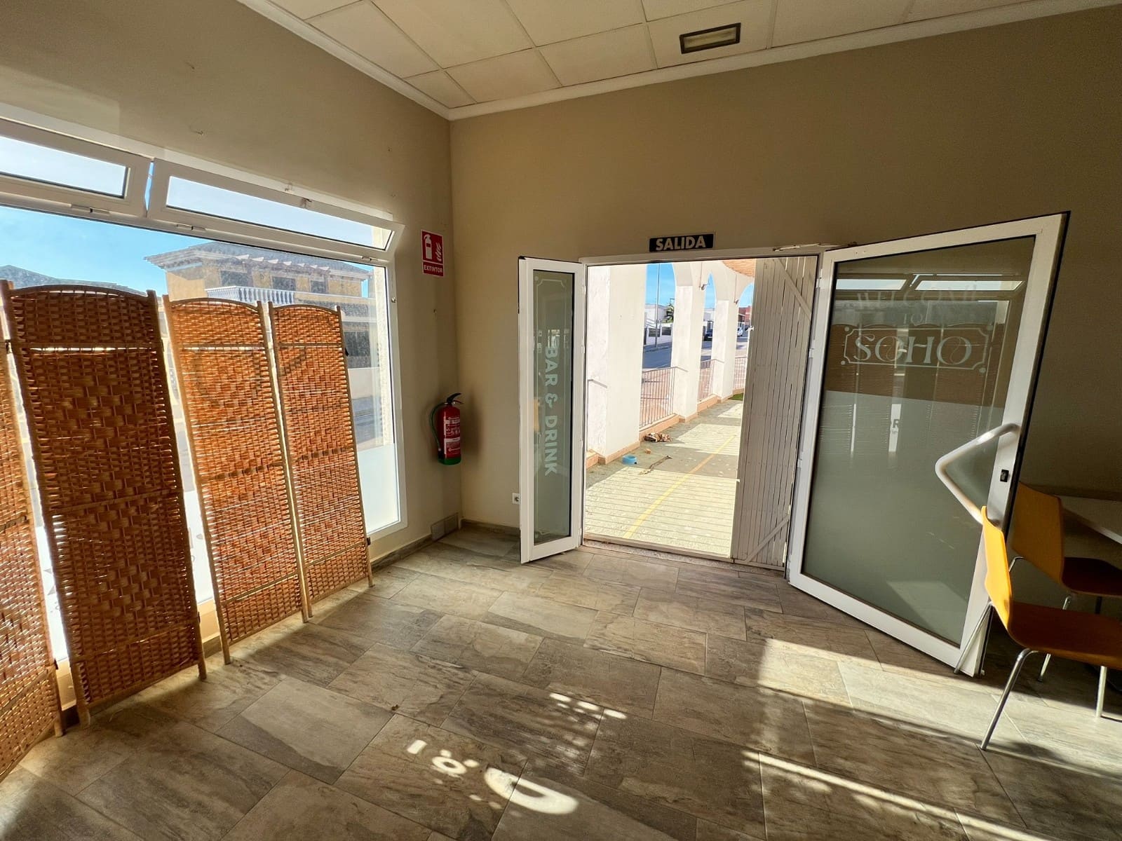 Kaupallinen myytävänä paikassa Pinar de Campoverde - 195 000 € (Ref: 9463855)