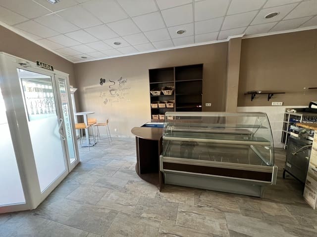 Commercieel te koop in Pinar de Campoverde, Pilar de la Horadada - € 195.000 (Ref: 9463855)