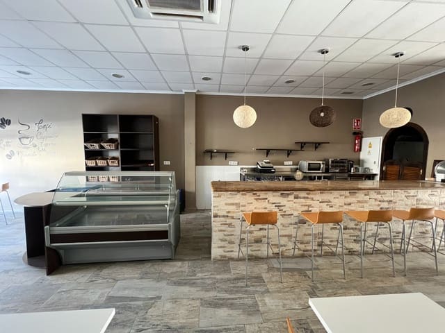 Commercieel te koop in Pinar de Campoverde, Pilar de la Horadada - € 195.000 (Ref: 9463855)