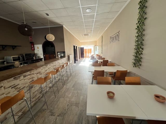 Commercieel te koop in Pinar de Campoverde, Pilar de la Horadada - € 195.000 (Ref: 9463855)