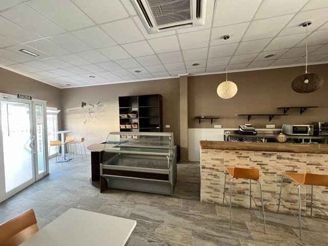 Commercieel te koop in Pinar de Campoverde, Pilar de la Horadada - € 195.000 (Ref: 9463855)