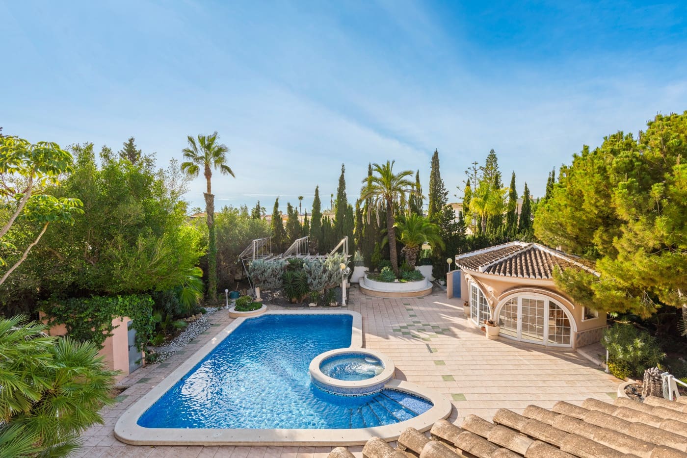 6 bedroom Villa for sale in Dona Pepa with pool garage - € 800,000 (Ref: 9463857)