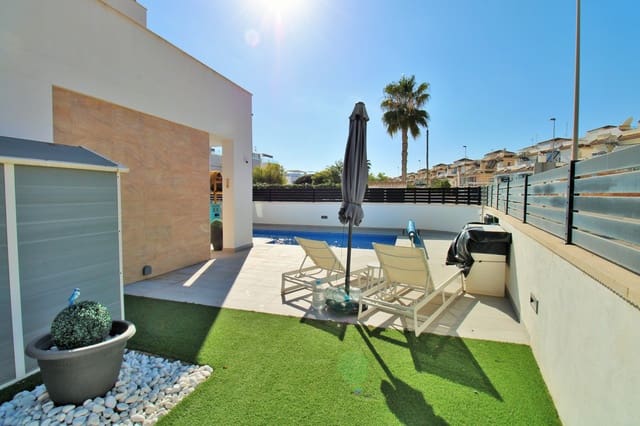 Chalet de 3 habitaciones en Villamartin, Orihuela en venta con piscina - 405.000 € (Ref: 9463860)