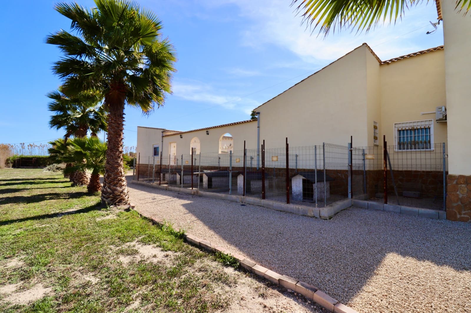 5 bedroom Finca/Country House for sale in Catral with pool - € 399,000 (Ref: 9463864)