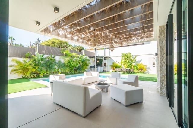 Chalet de 2 habitaciones en Los Balcones en venta con piscina garaje - 649.000 € (Ref: 9463878)