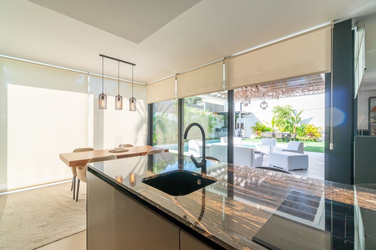 Chalet de 2 habitaciones en Los Balcones en venta con piscina garaje - 649.000 € (Ref: 9463878)