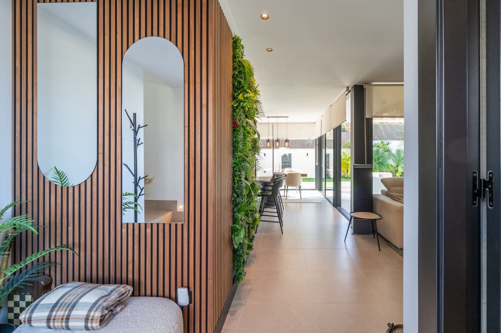 Chalet de 2 habitaciones en Los Balcones en venta con piscina garaje - 649.000 € (Ref: 9463878)